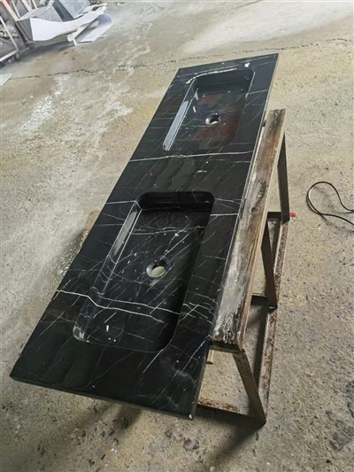 통합형 검은색 대리석 이중 세면대 및 세면대