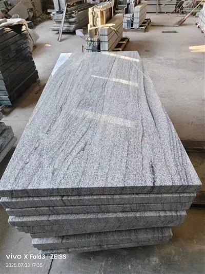 흰색 화강암 기념비를 보입니다