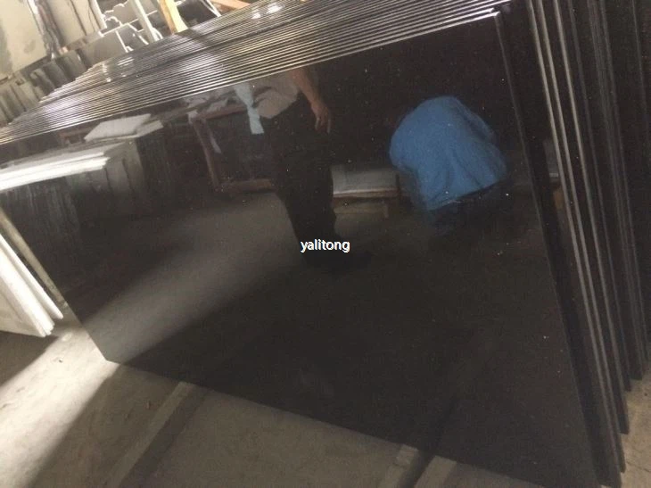 블랙 갤럭시 다이닝 테이블 위로