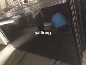 블랙 갤럭시 다이닝 테이블 위로