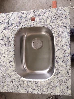 산타 세실리아 라이트의 화강암 수조