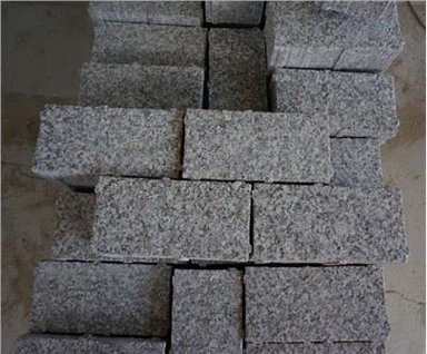 라이트 핑크 화강암 조약돌 진입로